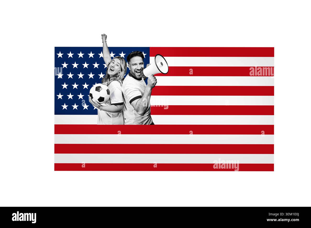 Ballon de football volant au-dessus des fans acclamant et fond de drapeau américain. Concept de célébration nationale de football isolé sur fond libre de png. Banque D'Images