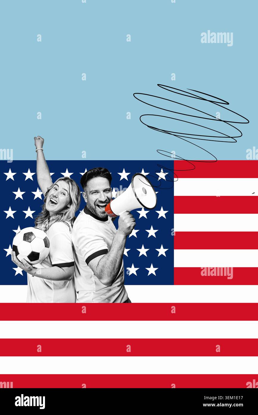 Ballon de football volant au-dessus des fans acclamant et fond de drapeau américain. Concept de célébration nationale de football, promo de zone de fan, partie de montre de stade, ev Banque D'Images