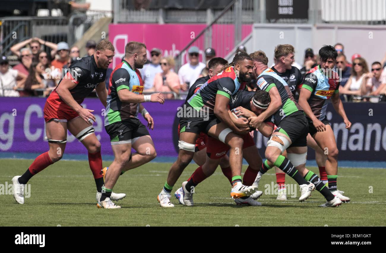 Chandler Cunningham-South of Harlequins et Jamie George of Saracens lors du Gallagher PREM match entre Saracens et Harlequins au StoneX Stadium Banque D'Images