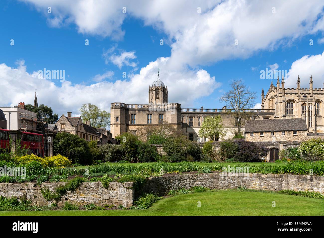Architecture gothique printanière au campus de l'Université d'Oxford dans l'Oxfordshire en Angleterre Banque D'Images