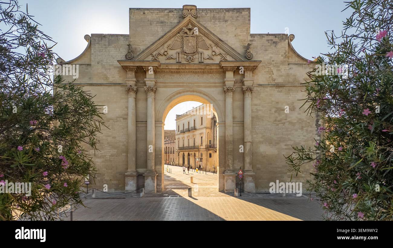 Monument de l'arc de triomphe Porta Napoli à Lecce, Italie Banque D'Images