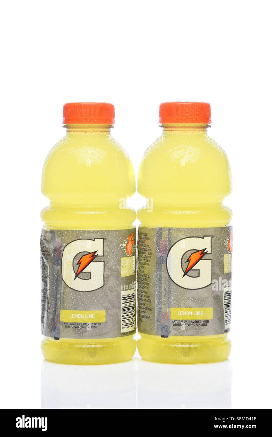 IRVINE, CALIFORNIE - 05 JUIN 2026 : deux bouteilles de boisson sportive au citron vert Gatorade. Banque D'Images
