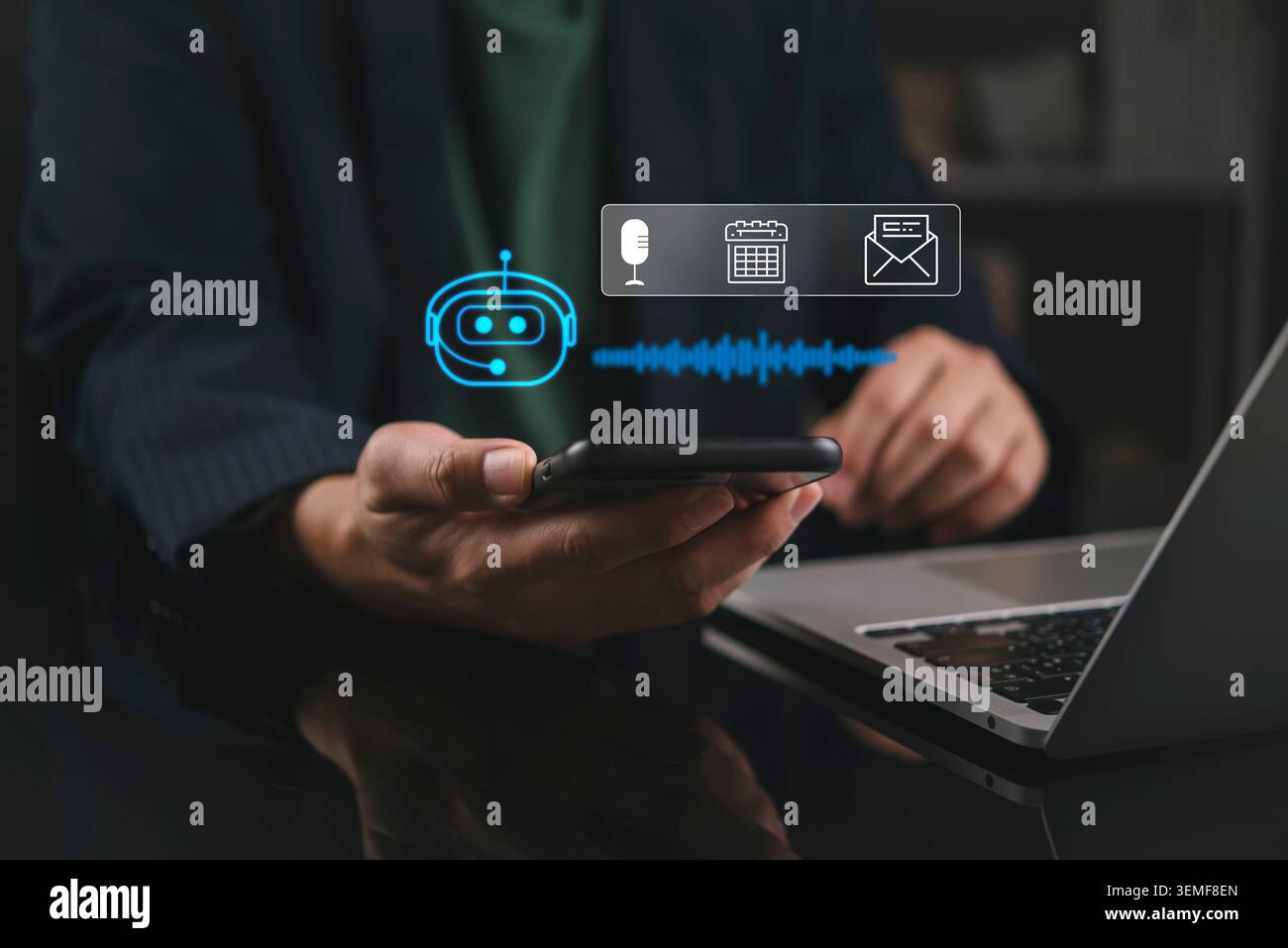 Homme d'affaires tenant un smartphone avec l'interface ai Voice Assistant montrant le microphone, le calendrier et les icônes de messagerie. Concept de technologie de commande vocale, vitesse Banque D'Images