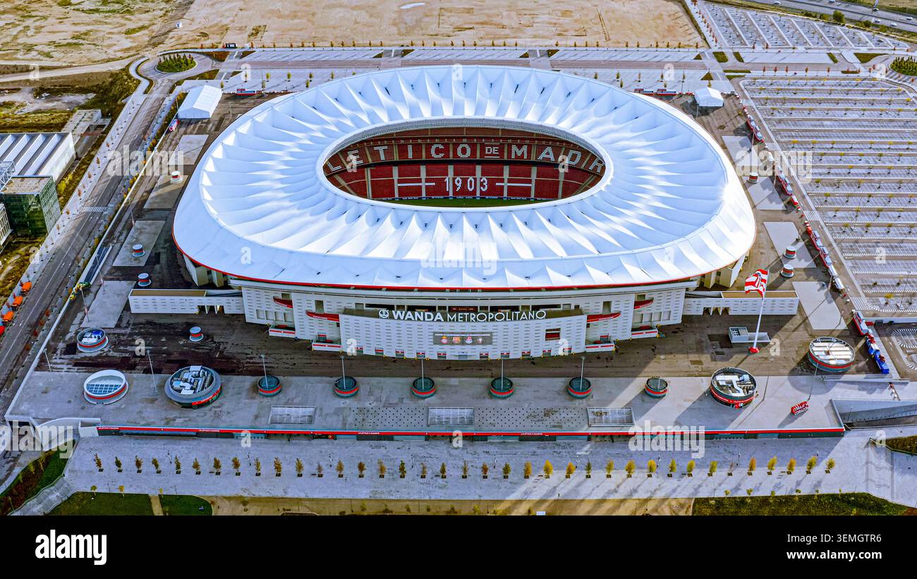 Vue aérienne 4K du stade Wanda Metropolitano, Atlético de Madrid, Madrid, Espagne Banque D'Images