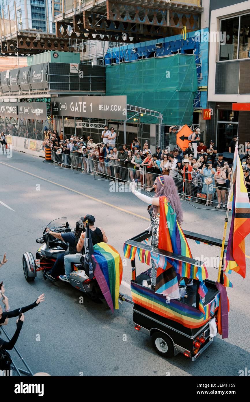 Toronto, Canada - 29 juin 2025 : Festival avec des artistes talentueux en vedette. Événement urbain mettant en vedette artistique Banque D'Images