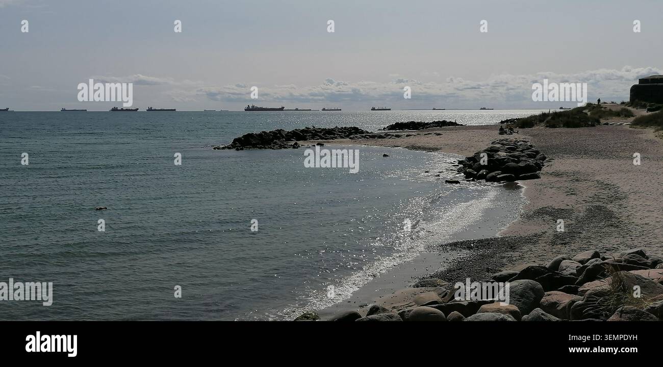 Dunes côtières, plages de sable et vue panoramique sur la mer à Grenen, Danemark, où la mer du Nord et le Kattegat se rencontrent. - Image de stock capturée avec un smartphone