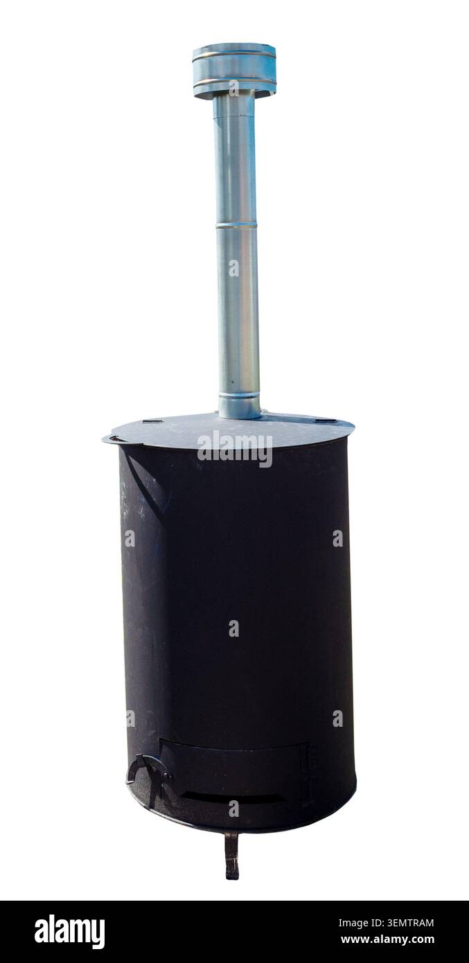 baril d'incinérateur de jardin avec cheminée pour brûler la découpe des ordures sur fond blanc Banque D'Images