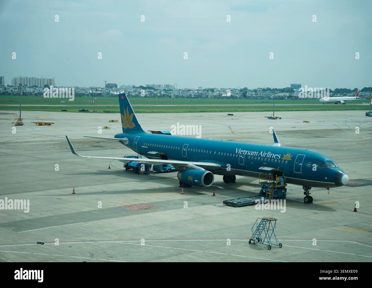 Ho Chi Minh-ville, Vietnam - 4 août 2022 : avion Airbus de Vietnam Airlines stationné à l'aéroport international de Tan son Nhat Banque D'Images