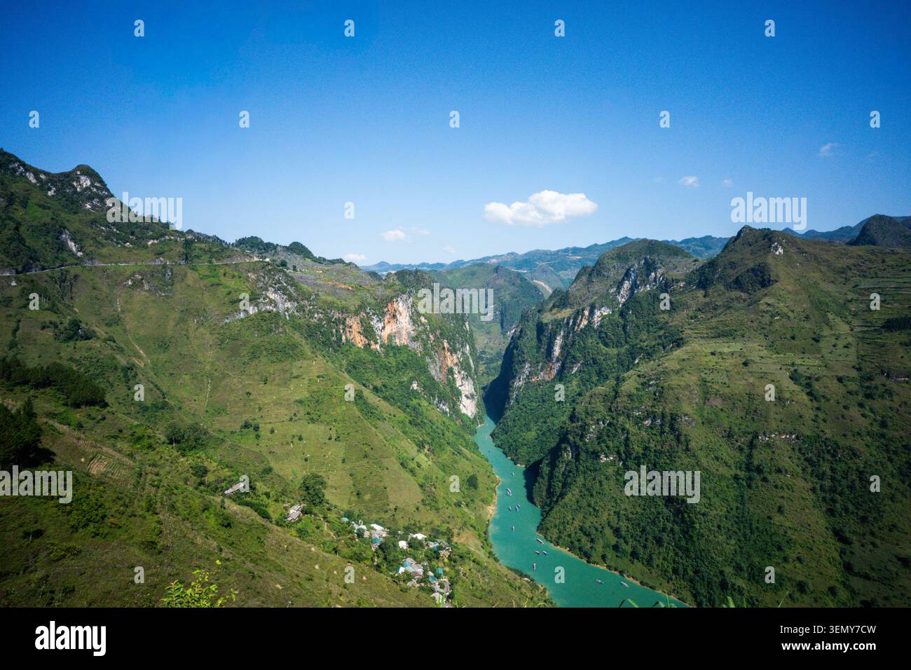 Vue large de tu San Canyon, rivière Nho que, boucle de Ha Giang, Vietnam Banque D'Images