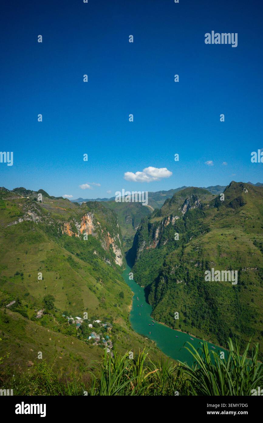 Vue large de tu San Canyon, rivière Nho que, boucle de Ha Giang, Vietnam Banque D'Images