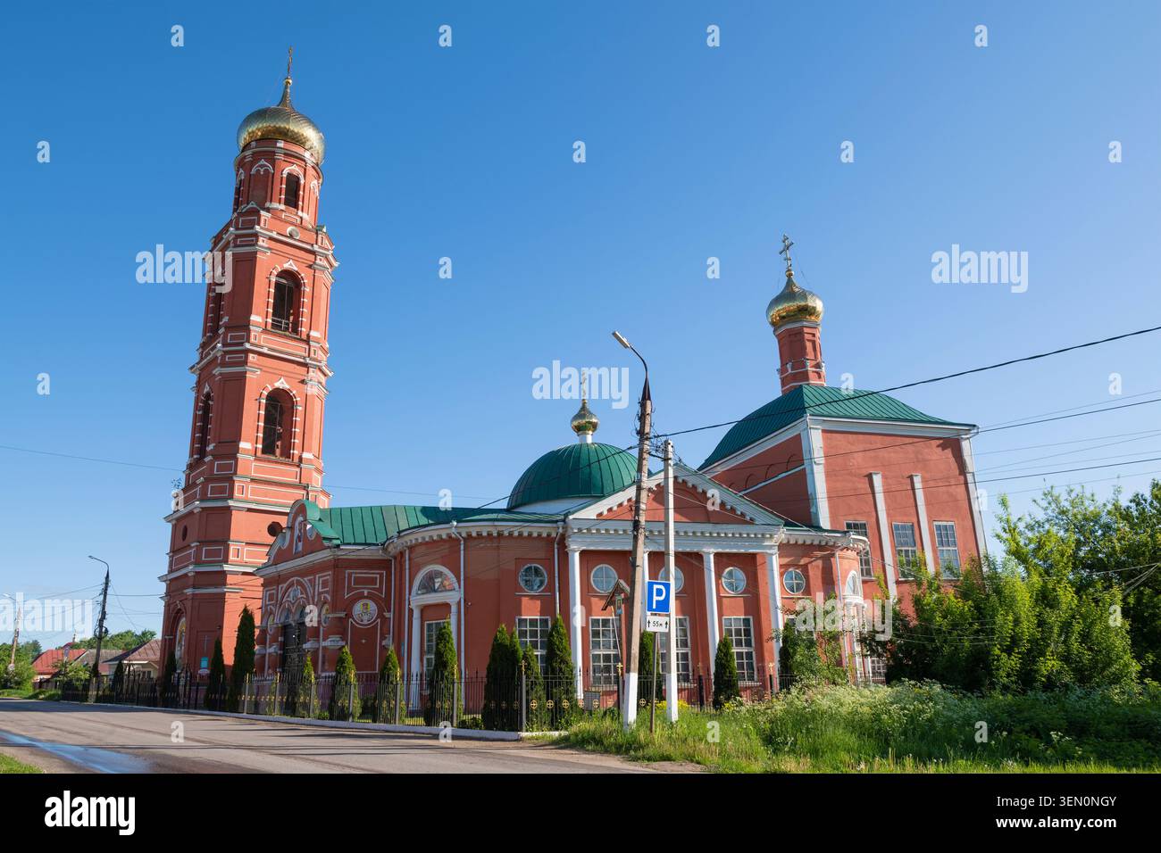 Bolkhov, RUSSIE - 26 MAI 2026 : L'ancienne église de réunissant George le victorieux par un jour ensoleillé de mai. Bolkhov, oblast d'Oryol Banque D'Images