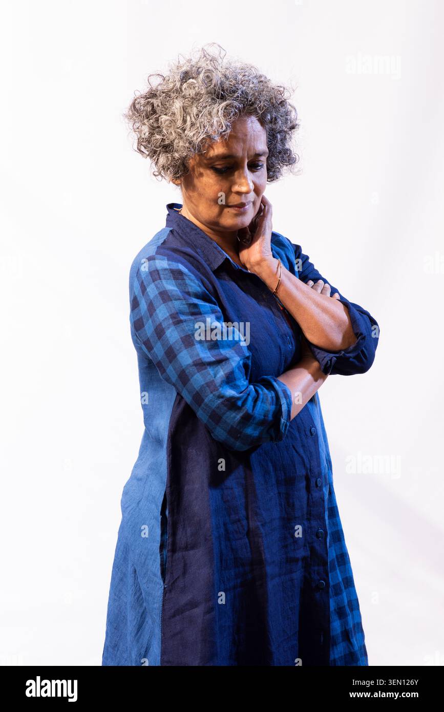 Portrait de Suzanna Arundhati Roy est une auteure indienne surtout connue pour son roman le Dieu des petites choses (1997), qui a remporté le Booker Prize for Fiction Banque D'Images