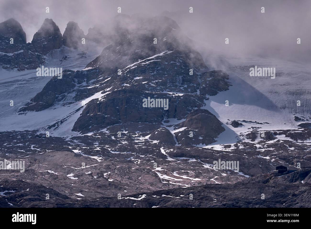 Vue sur le glacier Marmolada dans les Alpes Dolomites, Italie Banque D'Images