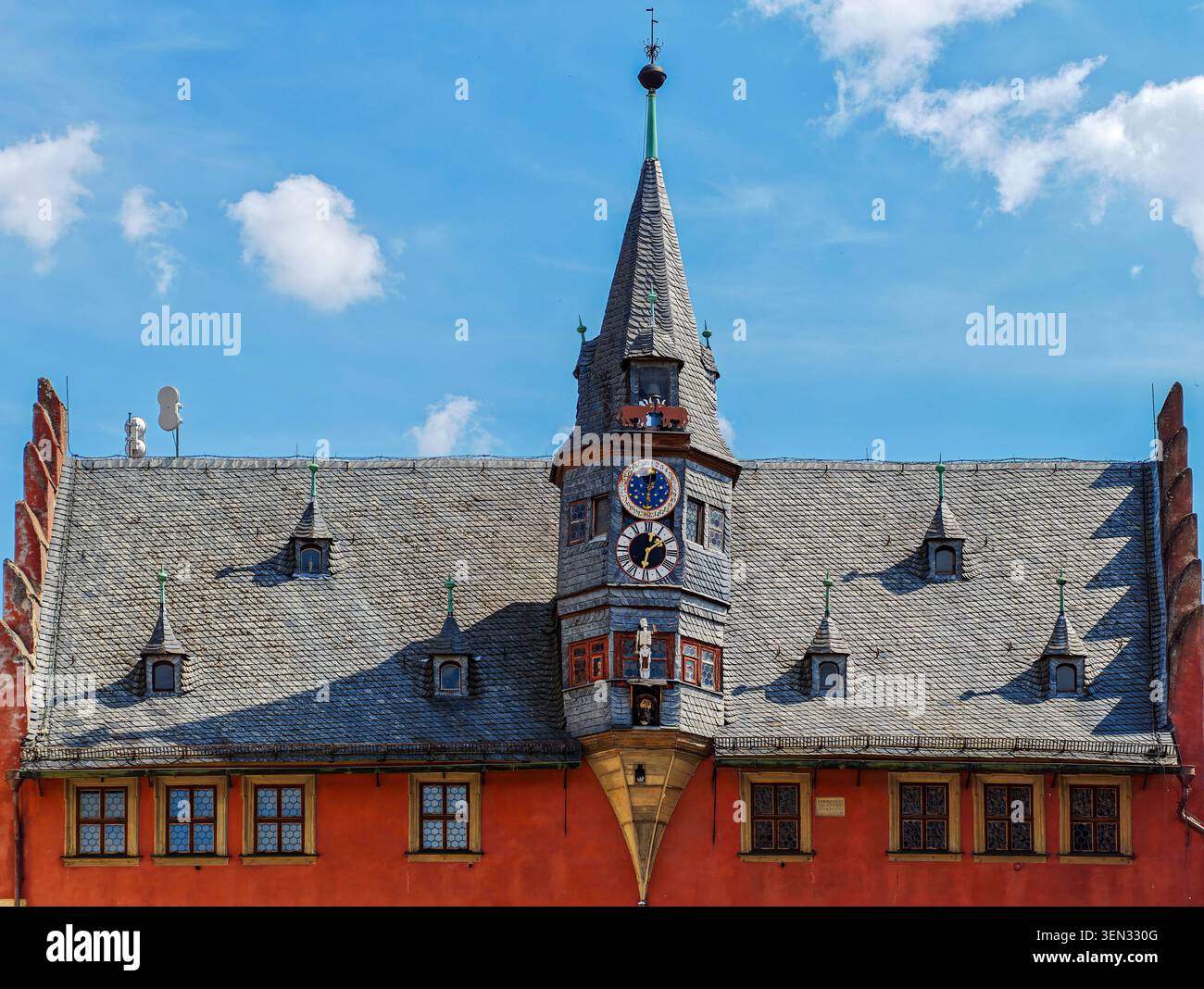 Hôtel de ville historique avec horloge à Ochsenfurt, basse-Franconie, Franconie, Bavière, Allemagne Banque D'Images