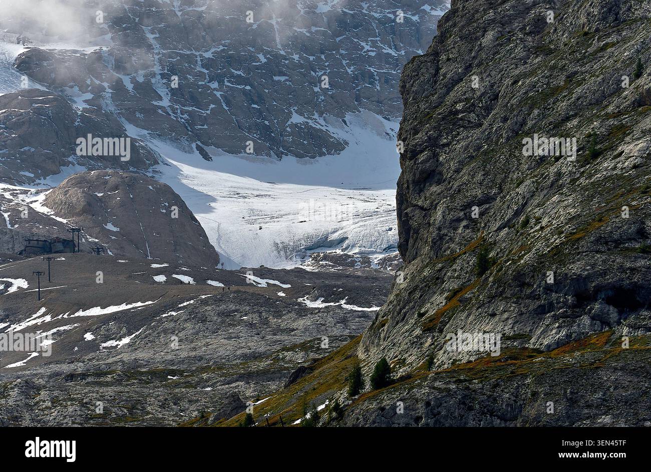 Vue sur le glacier Marmolada dans les Alpes Dolomites, Italie Banque D'Images