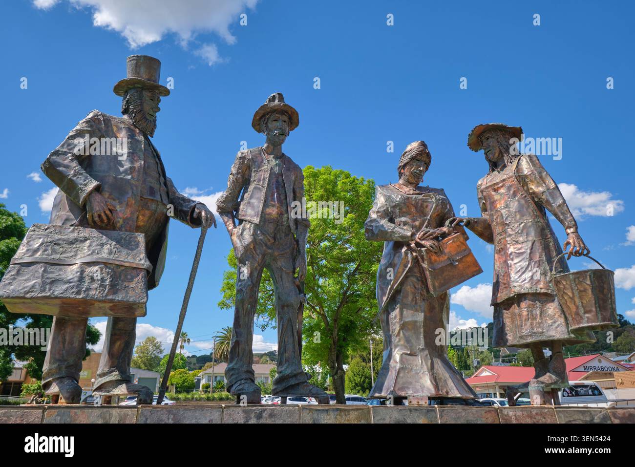 Une sculpture de la famille Rudd, Maman et Mabel, Papa et Dave. De la section sur nos histoires de sélection. À Gundagai, NSW, Australie. Banque D'Images