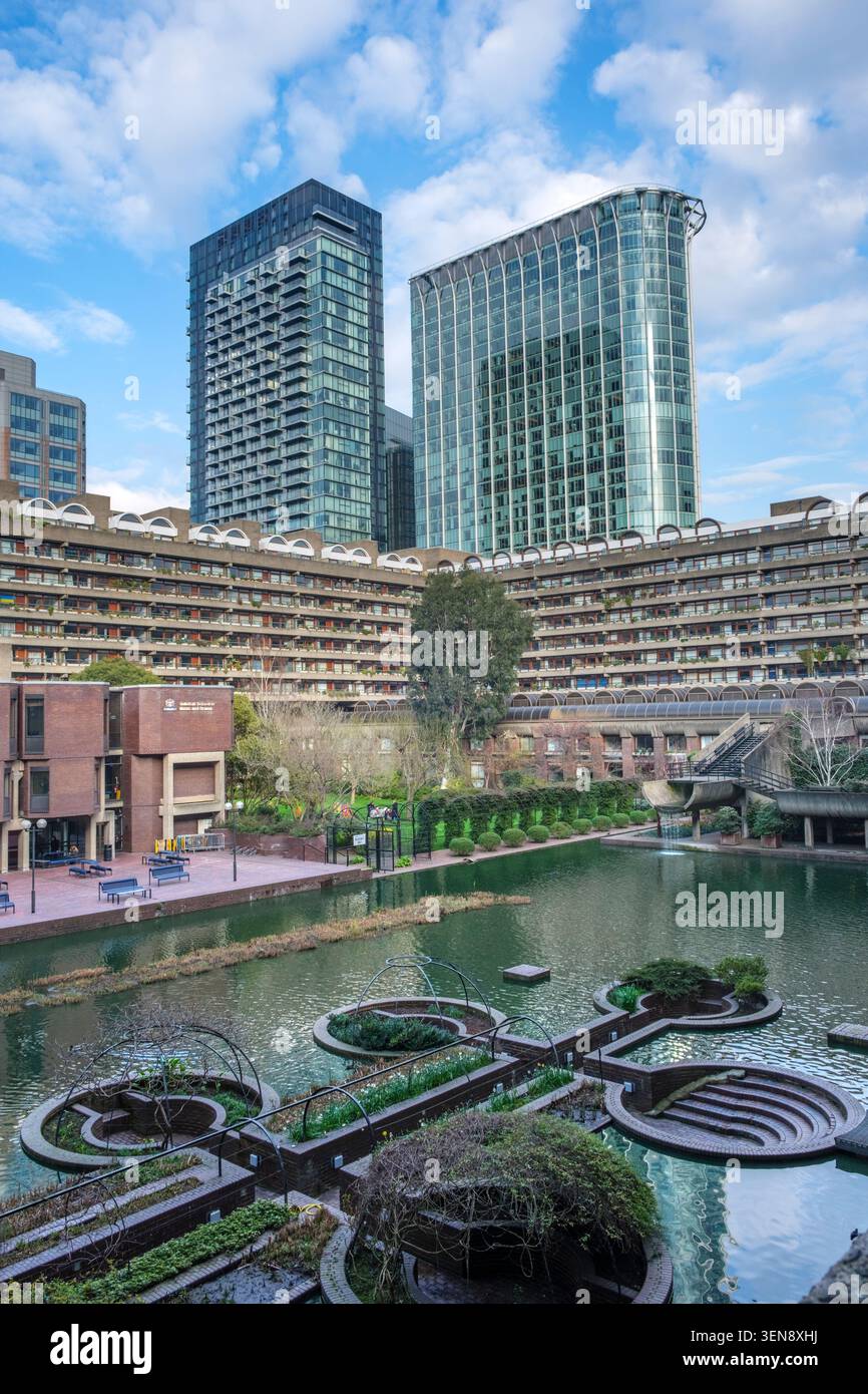 Le Barbican à Londres, exemple d'architecture brutaliste Banque D'Images