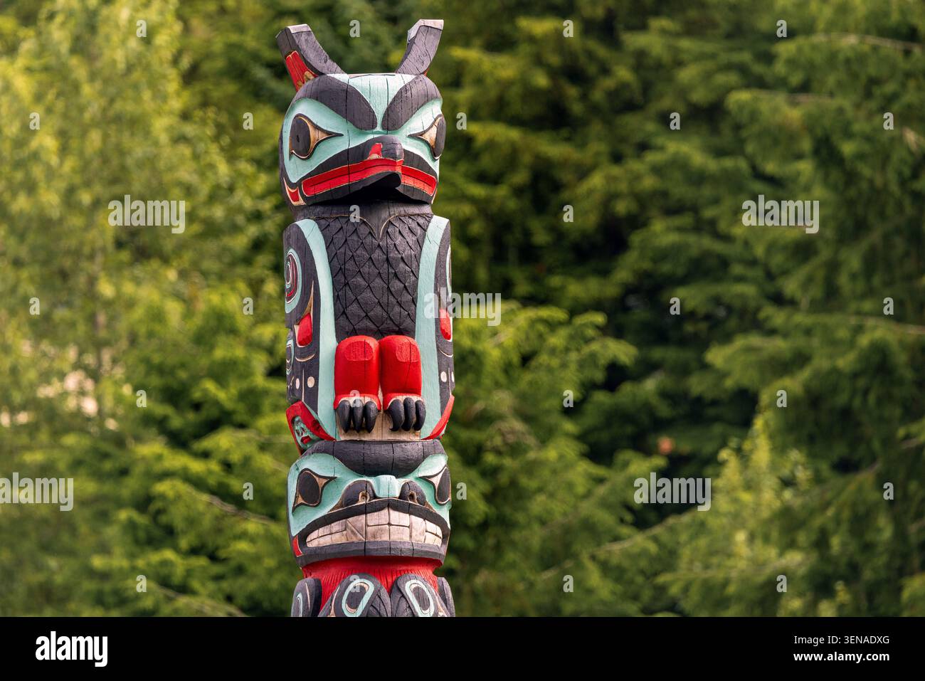 Photographie du totem à Hoonah, Alaska, États-Unis. 22 juillet 2025. Banque D'Images