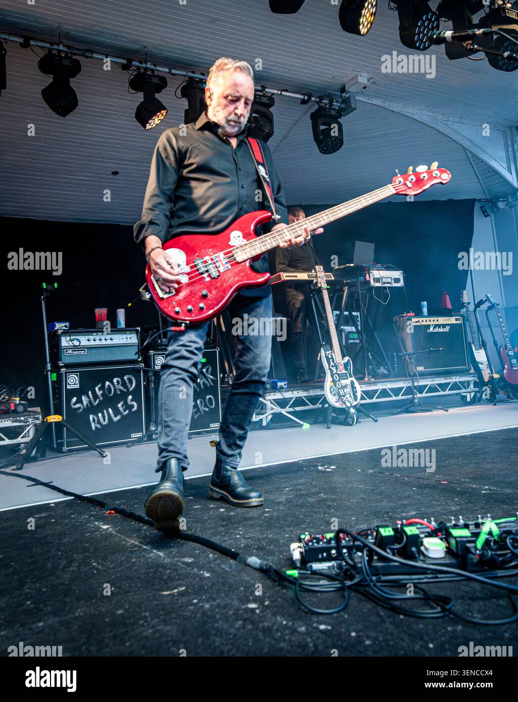 Glasgow UK, 10 juin 2026, Peter Hook and the Light, Kelvingrove Bandstand, Glasgow. Crédit Stephen Wilson Photography Banque D'Images