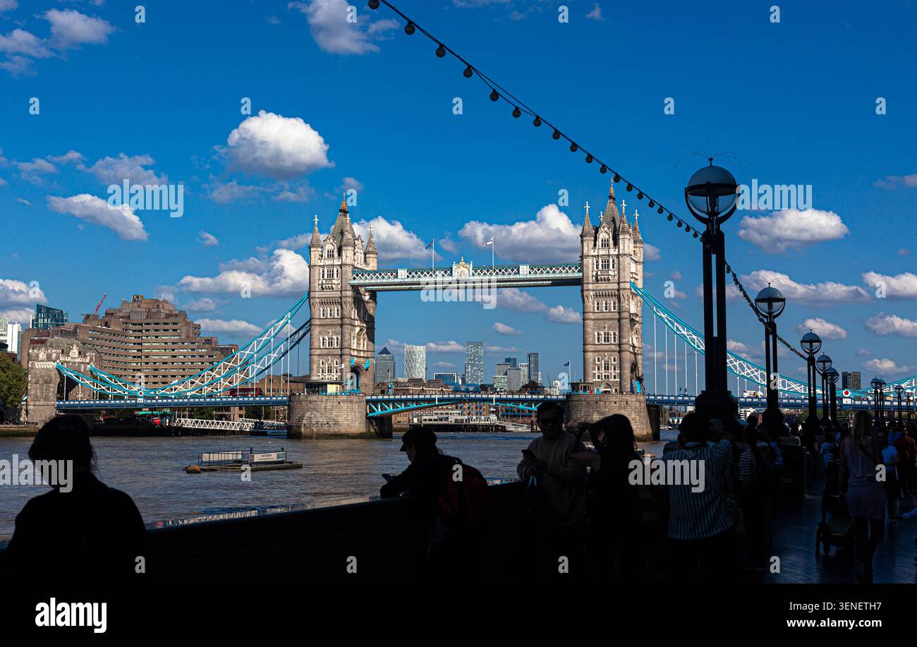 Tower Bridge vu de Southbank, Londres, Angleterre, Royaume-Uni. Banque D'Images