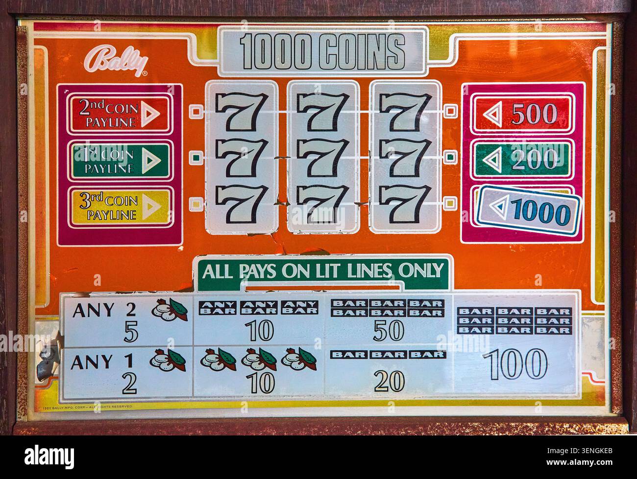 Table de paiement antique de machine à sous Vintage Sevens et symboles de bar en gros plan Banque D'Images