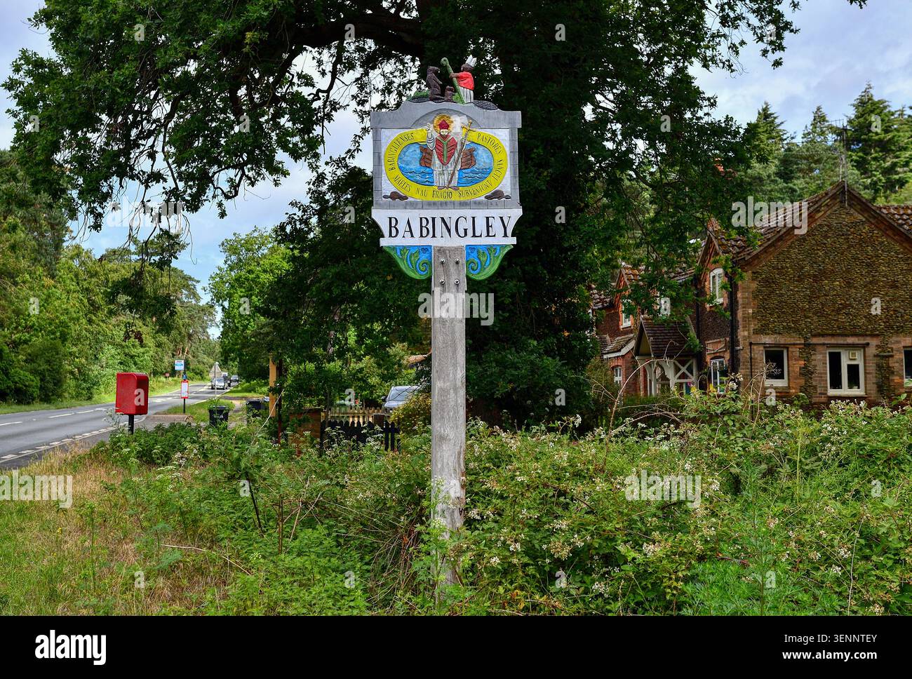 Panneau de village représentant la légende de St Felix à Babingley dans le Norfolk, Royaume-Uni Banque D'Images