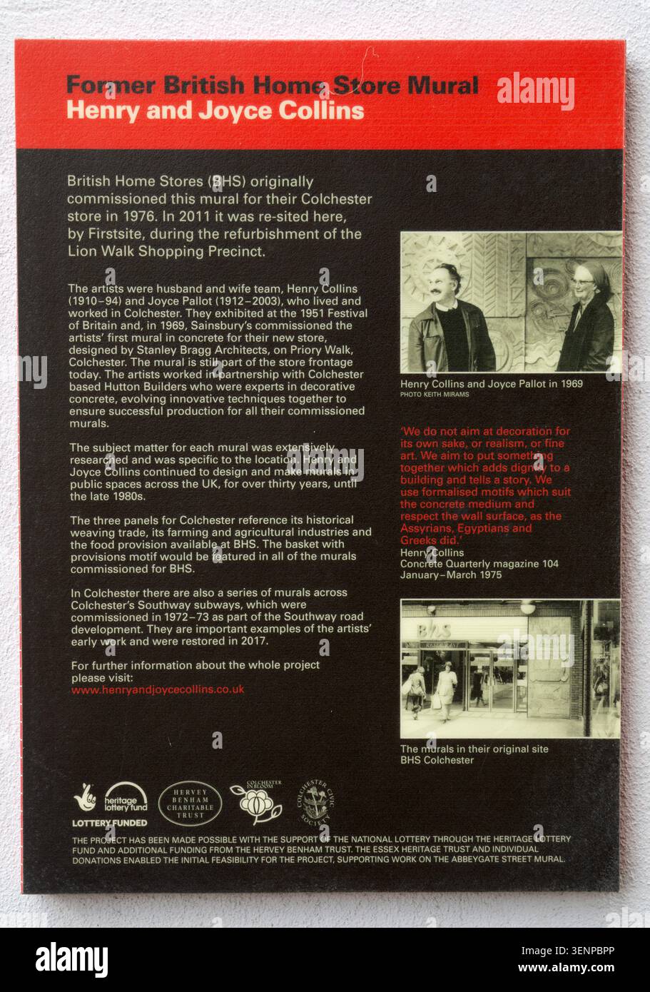 Notice d'information sur les anciennes peintures murales British Home Stores, Colchester, Essex, Angleterre, Royaume-Uni par Henry Collins et Joyce Pallot Banque D'Images