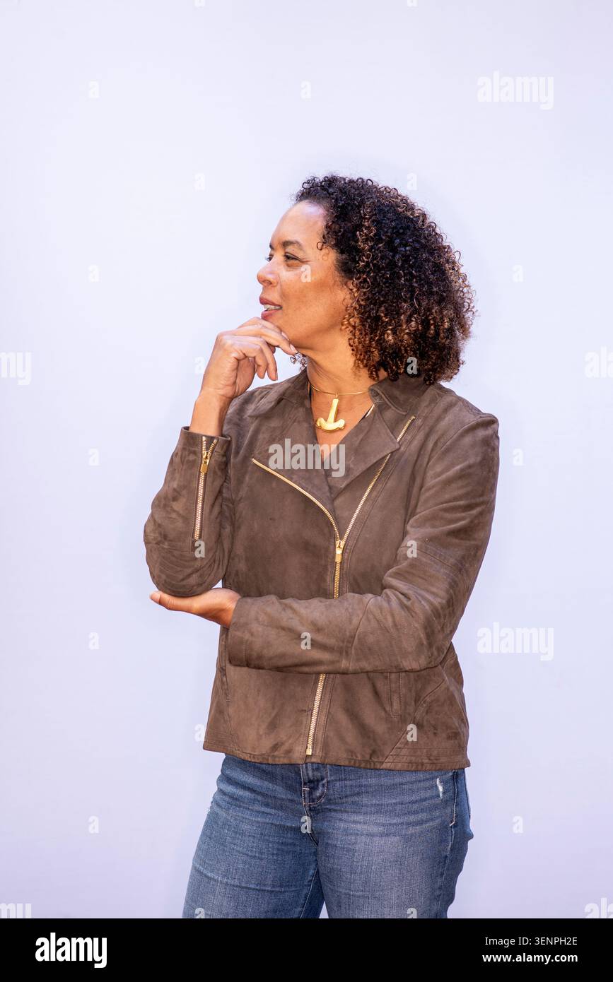 Portrait d'Aminitta Forna en studio extérieur et Festival du livre d'Édimbourg Banque D'Images