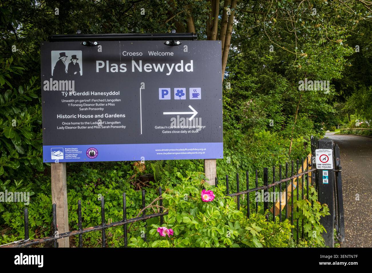 Signe pour Plas Newydd maison et jardins à Llangollen, pays de Galles, Royaume-Uni. Maison des dames de Llangollen Banque D'Images