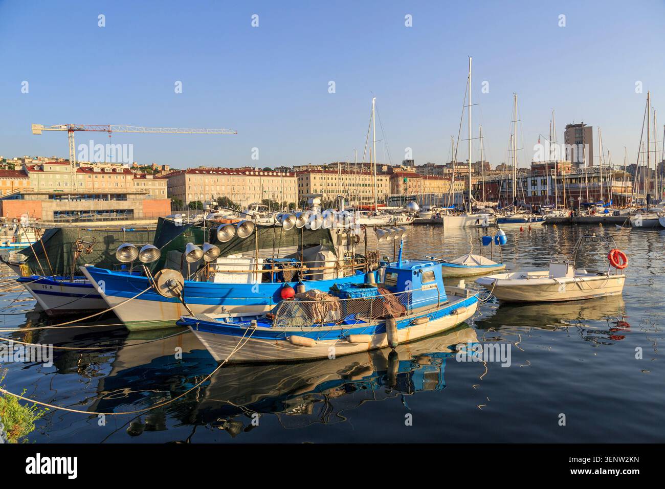 Bateaux amarrés dans la marina, Trieste, Italie Banque D'Images