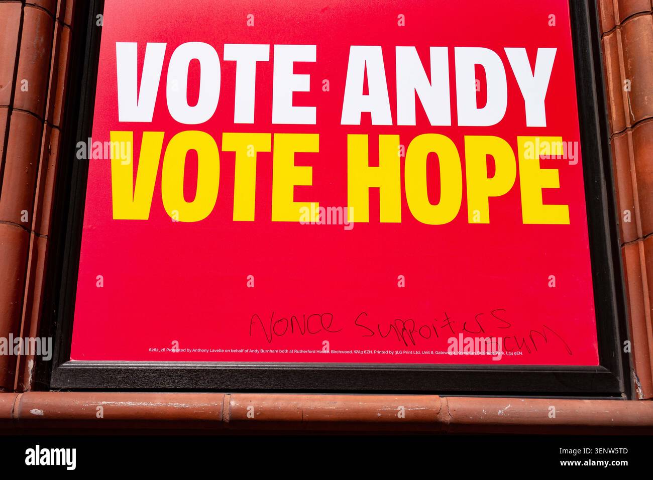 Morecambe, Lancashire, Royaume-Uni. 12 juin 2026. Ashton-in-Makerfield pendant la campagne électorale partielle. La circonscription parlementaire de Makerfield est le siège du Grand Manchester d'une élection partielle qui a lieu le 18 juin 2026. Le maire de Manchester, Andy Burnham, se présente à l'élection partielle pour tenter de devenir député. S'il réussit, il a juré de défier le premier ministre actuel Keir Starmer pour la direction du parti travailliste, ce qui pourrait devenir premier ministre. De nombreux partis contestent les élections, mais le Parti réformiste est le seul adversaire réaliste de la victoire. (Crédit image : © R Banque D'Images