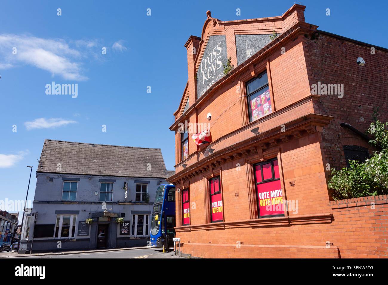 Morecambe, Lancashire, Royaume-Uni. 12 juin 2026. Ashton-in-Makerfield pendant la campagne électorale partielle. La circonscription parlementaire de Makerfield est le siège du Grand Manchester d'une élection partielle qui a lieu le 18 juin 2026. Le maire de Manchester, Andy Burnham, se présente à l'élection partielle pour tenter de devenir député. S'il réussit, il a juré de défier le premier ministre actuel Keir Starmer pour la direction du parti travailliste, ce qui pourrait devenir premier ministre. De nombreux partis contestent les élections, mais le Parti réformiste est le seul adversaire réaliste de la victoire. (Crédit image : © R Banque D'Images