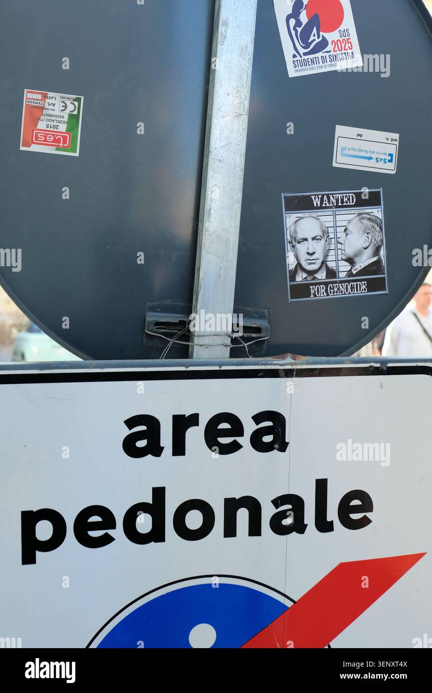 Image recherchée pour génocide du coup de feu de la police de Benjamin Netanyahu sur un autocollant sur un panneau de rue à Florence, en Italie ; protestation politique publique Banque D'Images
