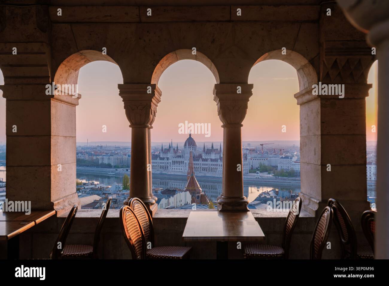 Budapest, Hongrie offre une vue imprenable depuis le Bastion des pêcheurs. Banque D'Images