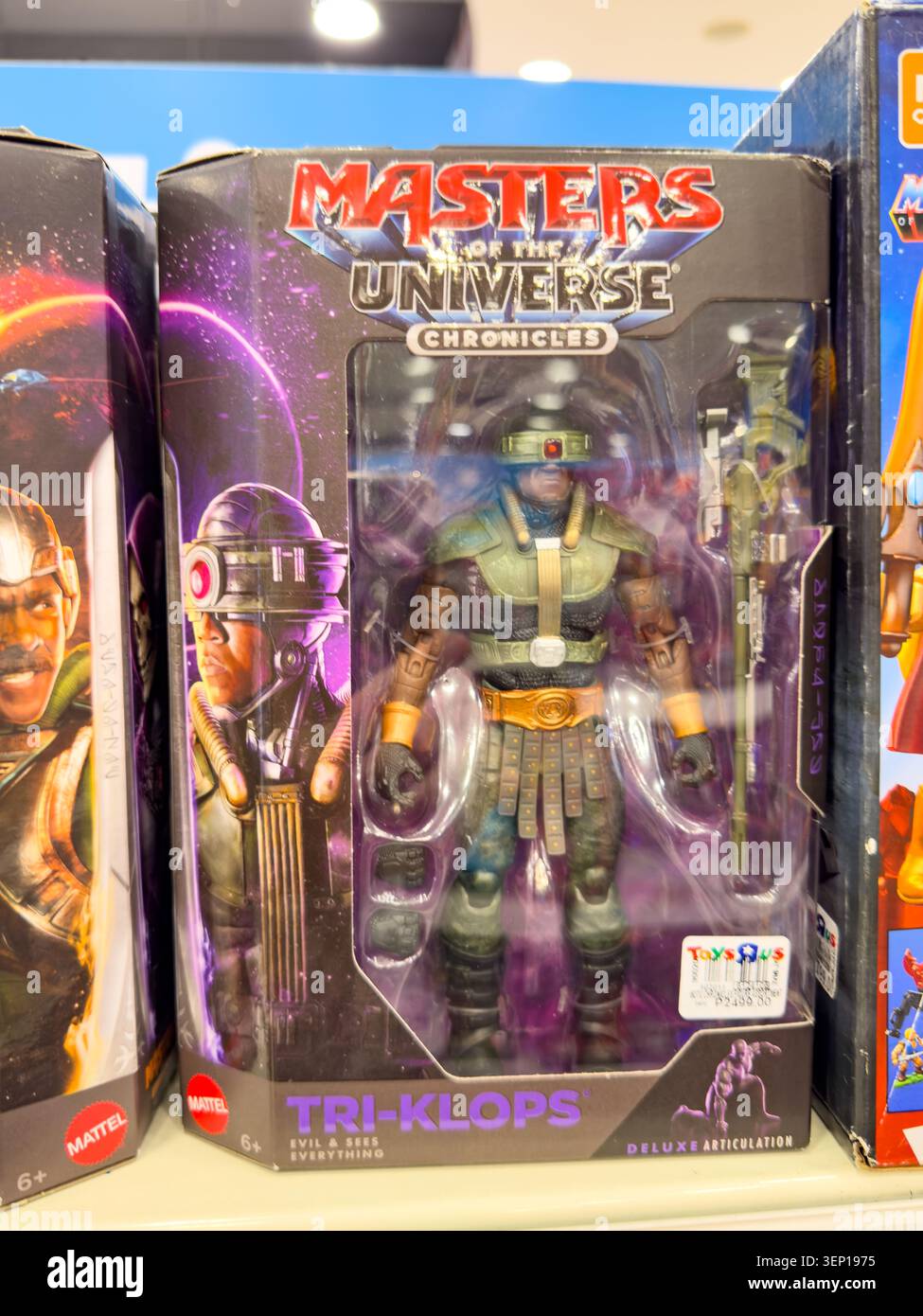 Master of the Universe Chronicles Tri-Klops figurine en vente dans un magasin de jouets à Cebu City, Philippines, juin 2026. - Image de stock capturée avec un smartphone