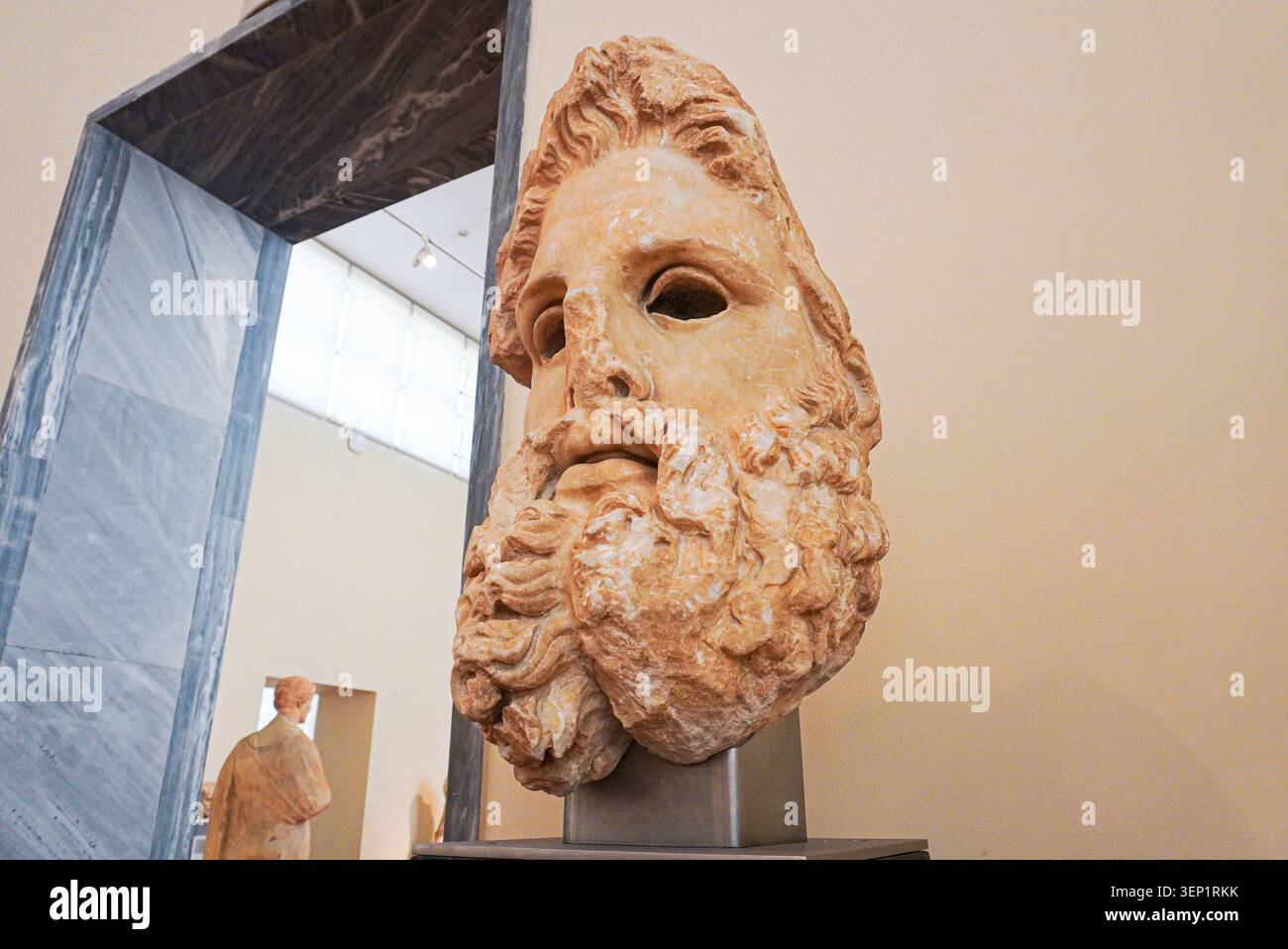 Athènes, Grèce, 30 août 2019 sculpture à tête de marbre Zeus au musée archéologique d'Athènes Banque D'Images
