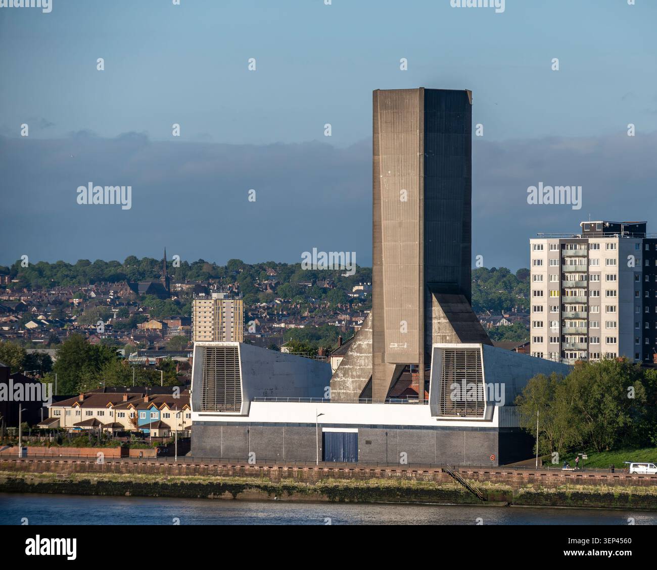 La station de ventilation du tunnel Kingsway sur le côté ouest de la rivière Mersey Banque D'Images