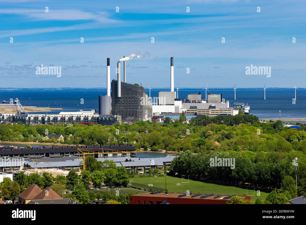 Copenhague (Amager Bakke) centrale de production de chaleur et d'électricité à partir de déchets énergétiques et piste de ski sec, Copenhague, Danemark Banque D'Images