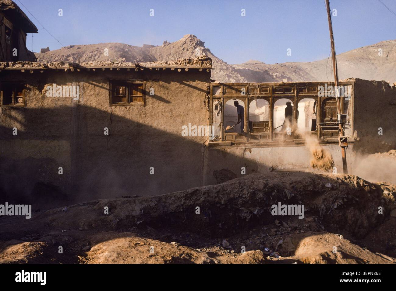 Réparation de maisons dans la vieille ville, Kasbul, Afghanistan, août 1992 Banque D'Images