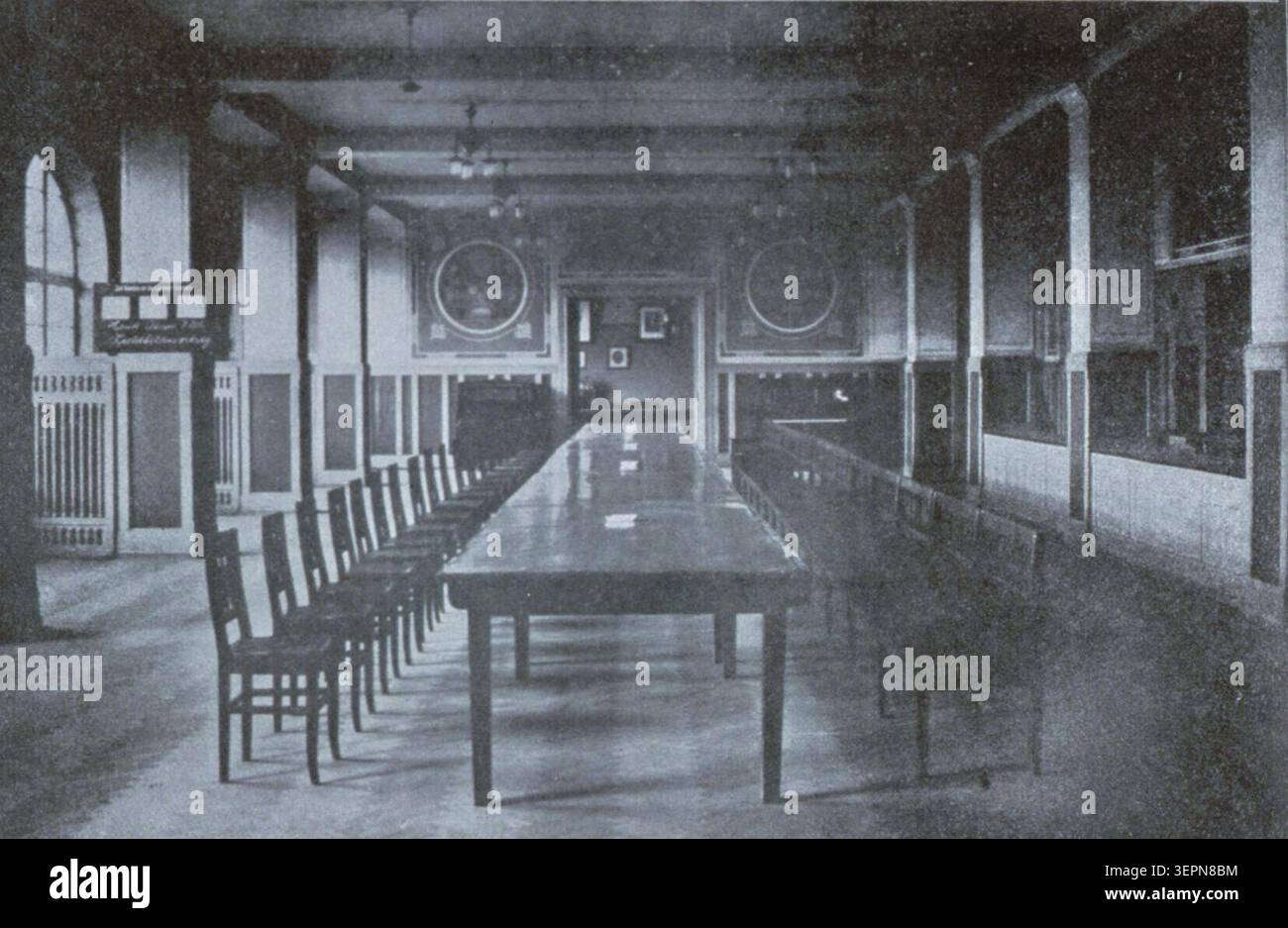 Photographie de presse (créateur de l'agence) enregistre Abteilung A Speisesaal dans un lazaret de guerre de Strasbourg en 1916, montrant un espace réfectoire structuré utilisé pour nourrir les patients et le personnel dans un complexe hospitalier militaire de la première Guerre mondiale en Alsace. Banque D'Images