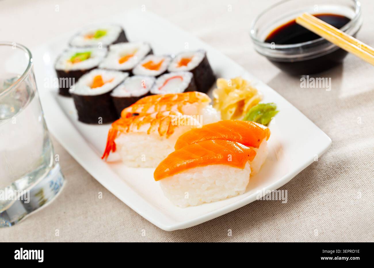 Plateau de sushi Banque D'Images