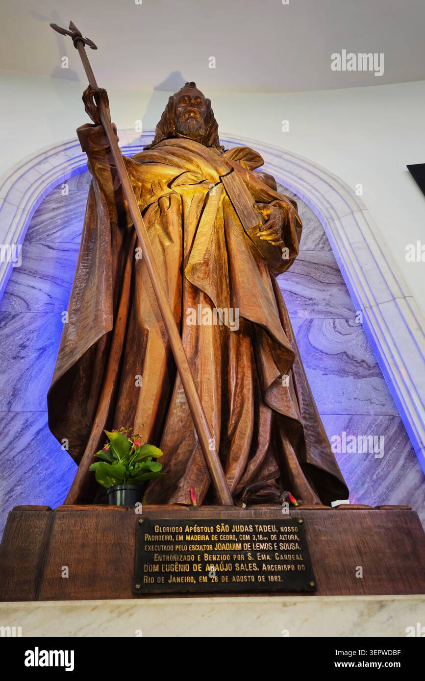 Statue de Saint Judas Thaddaeus au Santuário de São Judas Tadeu, Cosme Velho, Rio de Janeiro, Brésil - Image de stock capturée avec un smartphone