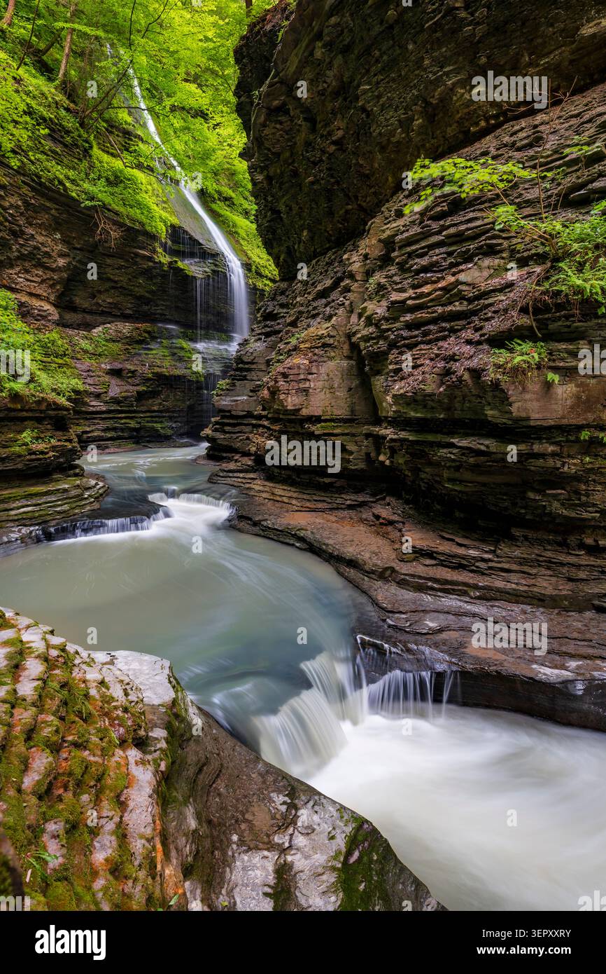 Rainbow Falls à Watkins Glen State Park, État de New York, États-Unis Banque D'Images