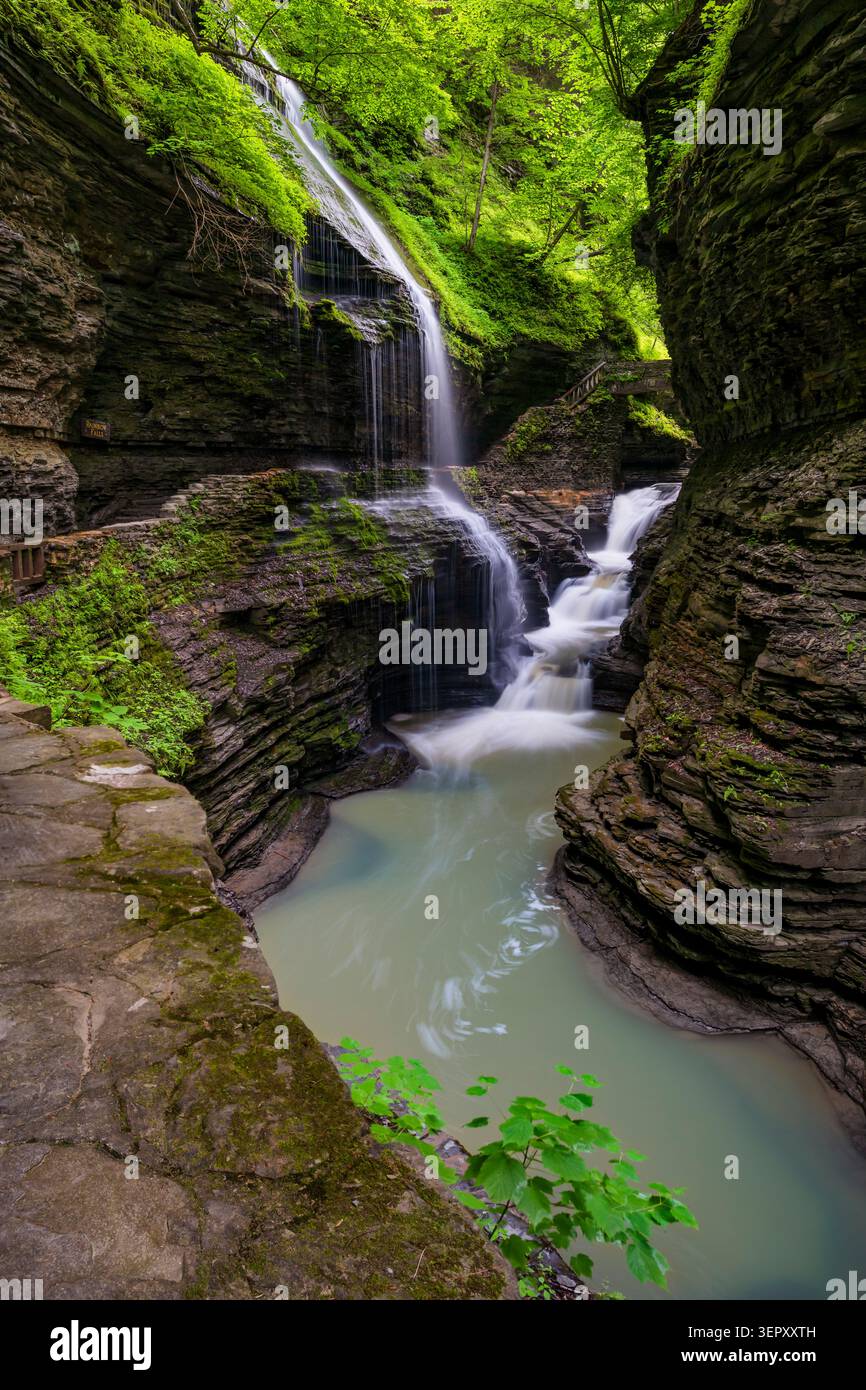 Rainbow Falls à Watkins Glen State Park, État de New York, États-Unis Banque D'Images