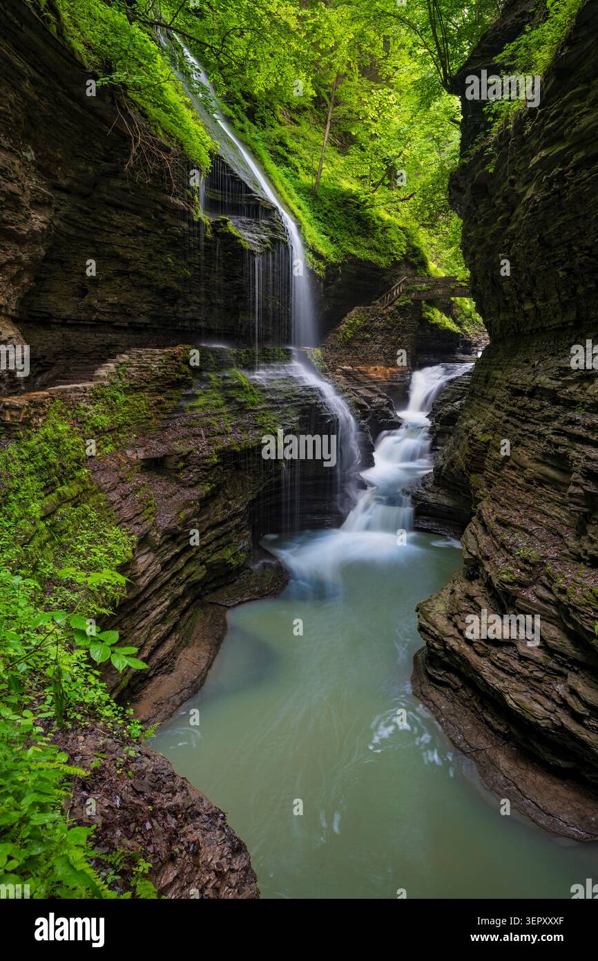 Rainbow Falls à Watkins Glen State Park, État de New York, États-Unis Banque D'Images