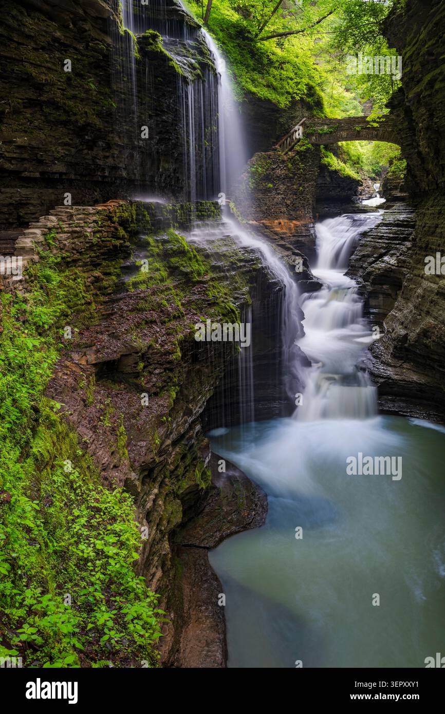 Rainbow Falls à Watkins Glen State Park, État de New York, États-Unis Banque D'Images