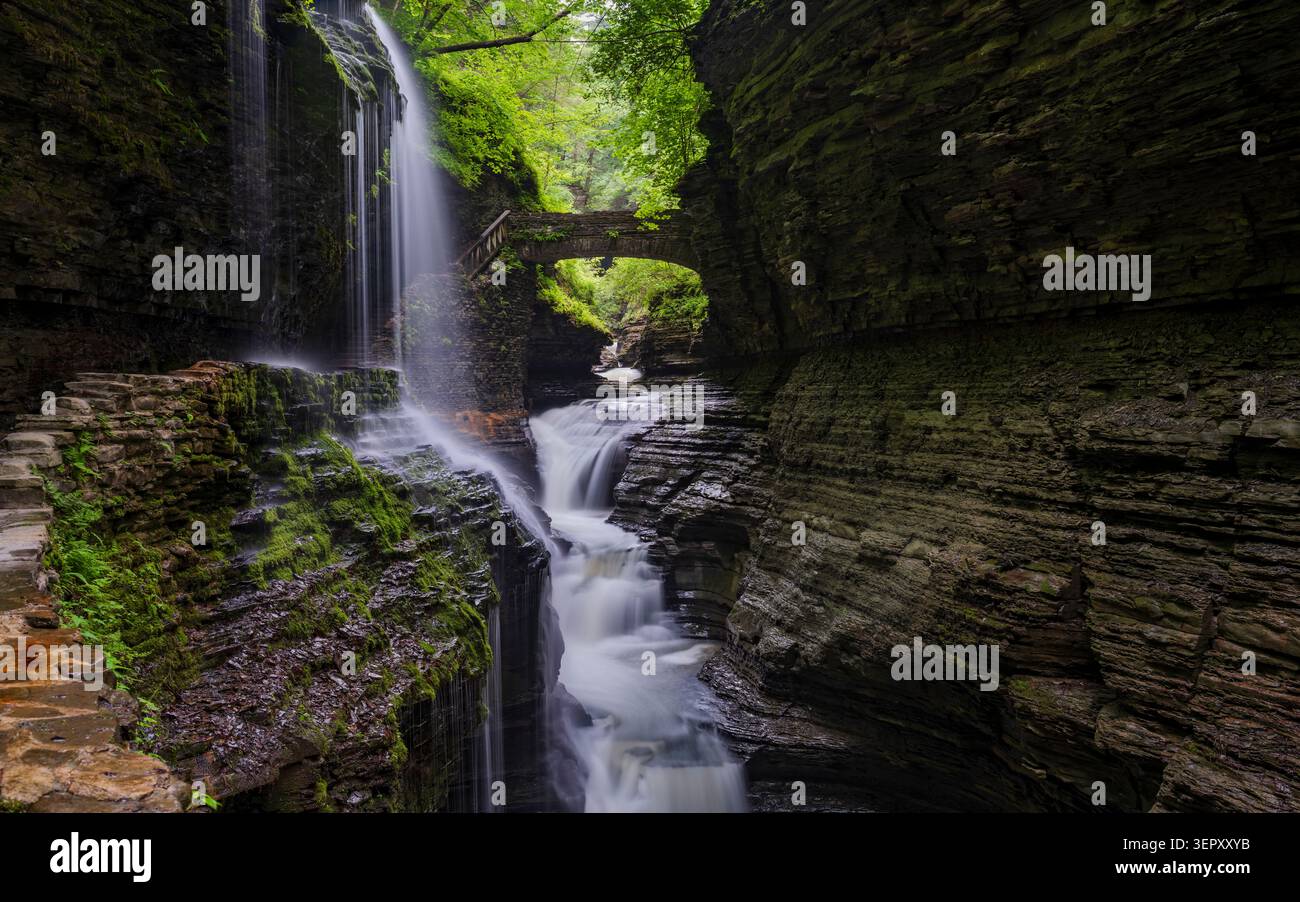 Rainbow Falls à Watkins Glen State Park, État de New York, États-Unis Banque D'Images