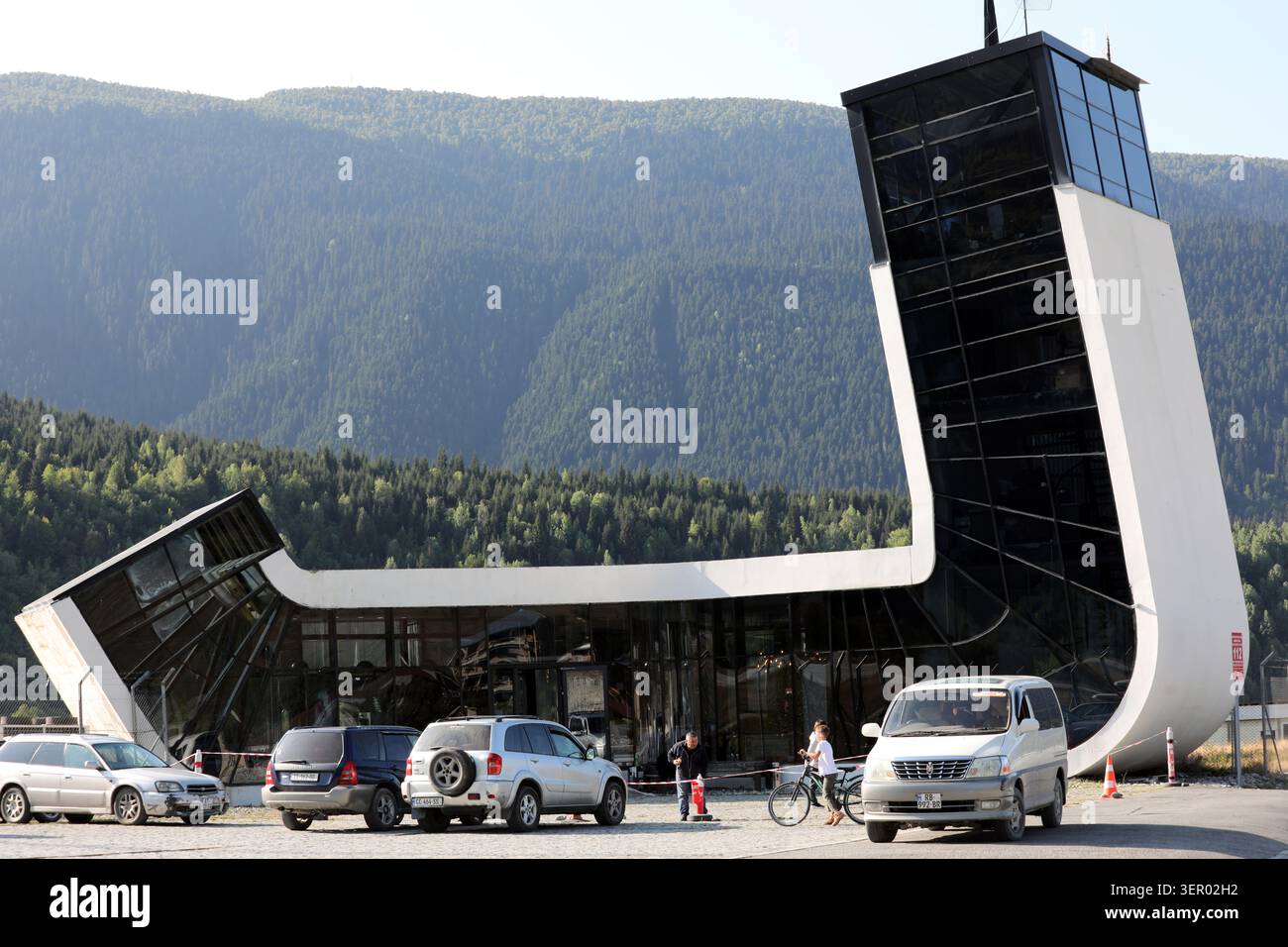 10.09.2019, Georgia, Svaneti, Mestia - bâtiment terminal à l'aéroport Queen Tamar. 00S190910D023CAROEX.JPG [AUTORISATION DU MODÈLE : NON, AUTORISATION DU PROPRIÉTAIRE : NON (C) Banque D'Images
