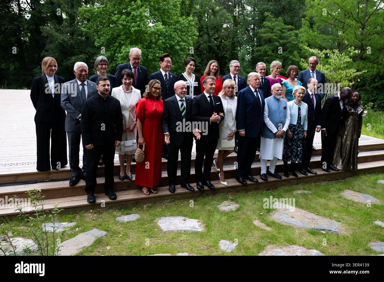 Giorgia Meloni, premier ministre italien, Antonio Costa, président du Conseil européen, Volodymyr Zelensky, Caroline Merotto, épouse du président suisse Guy Parmelin, Sanae Takaichi, président fédéral suisse Guy Parmelin, brésiliens Rosangela Janja da Silva, président brésilien Luiz Inacio Lula da Silva, président sud-coréen Lee Jae-myung, président Frances Emmanuel Macron, épouse première dame sud-coréenne Kim Hea Kyung, président français président américain Donald Hea Kyung, président américain. Banque D'Images