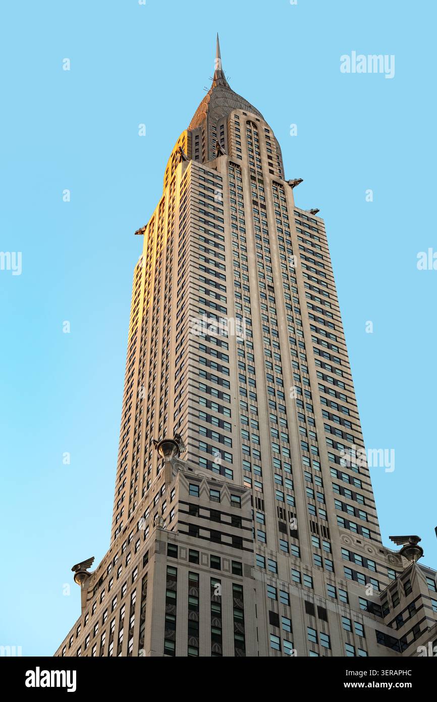New York, NY, États-Unis - L'emblématique Chrysler Building se dresse au centre de Manhattan Banque D'Images